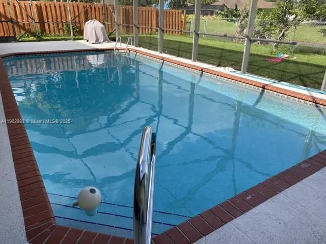 出租: $8,000 (4 贝兹, 2 浴室, 2421 平方英尺)