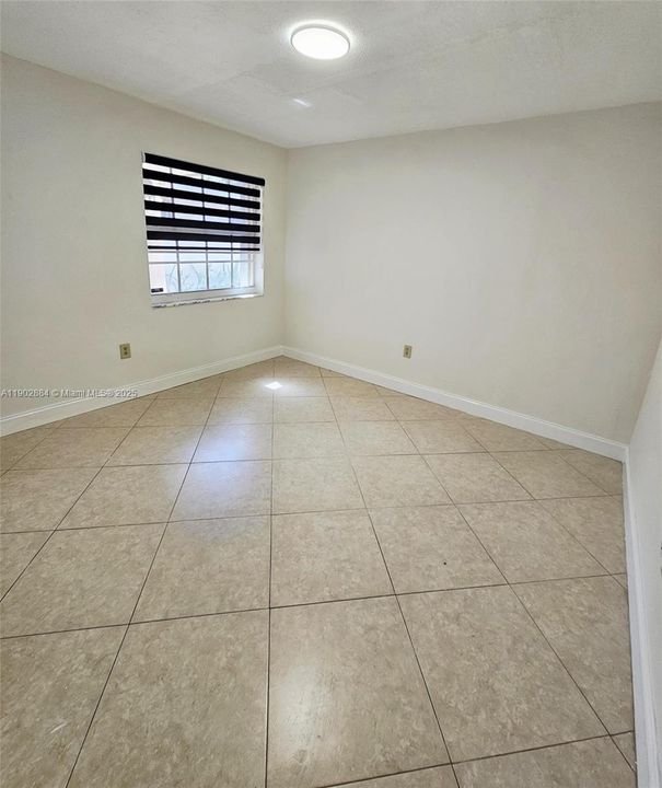 Recently Rented: $2,450 (2 beds, 1 baths, 2279 Square Feet)