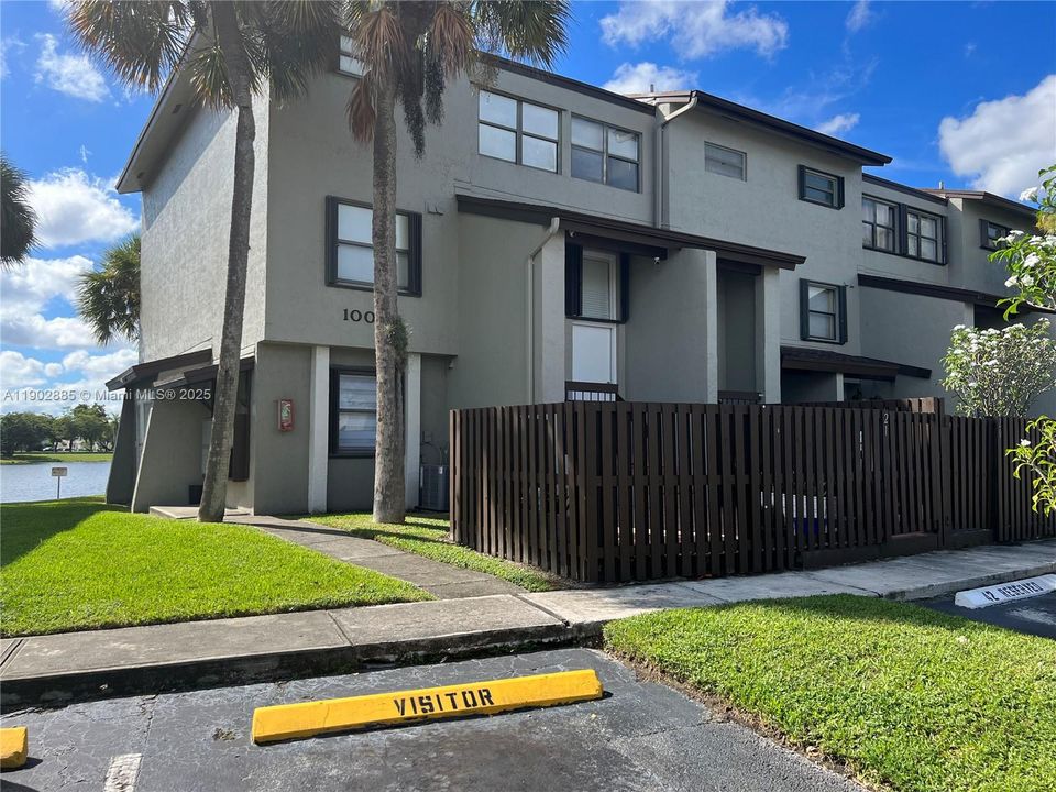 Active With Contract: $2,400 (2 beds, 2 baths, 1520 Square Feet)