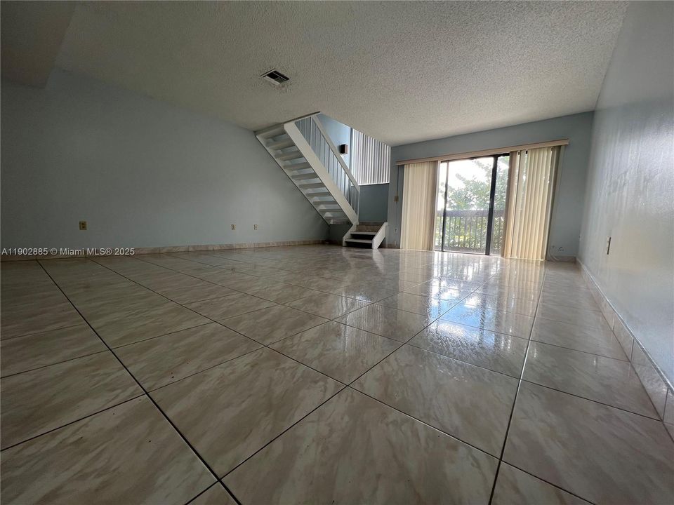 Active With Contract: $2,400 (2 beds, 2 baths, 1520 Square Feet)