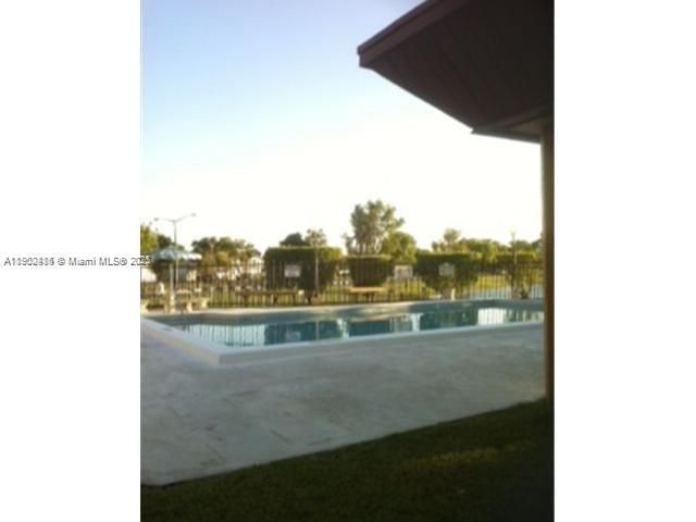 Active With Contract: $2,400 (2 beds, 2 baths, 1520 Square Feet)