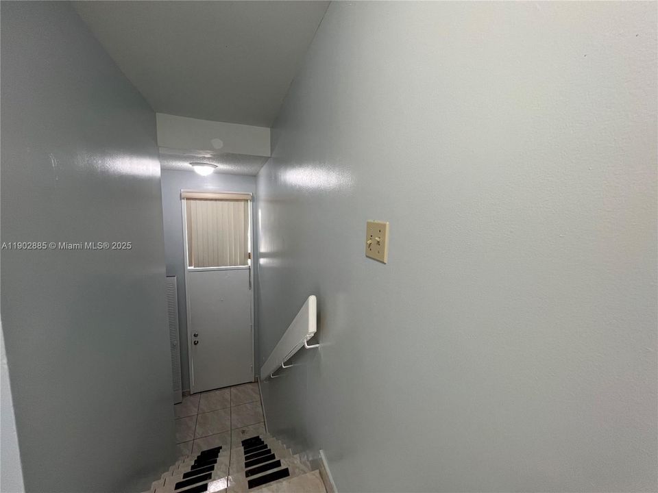 Active With Contract: $2,400 (2 beds, 2 baths, 1520 Square Feet)