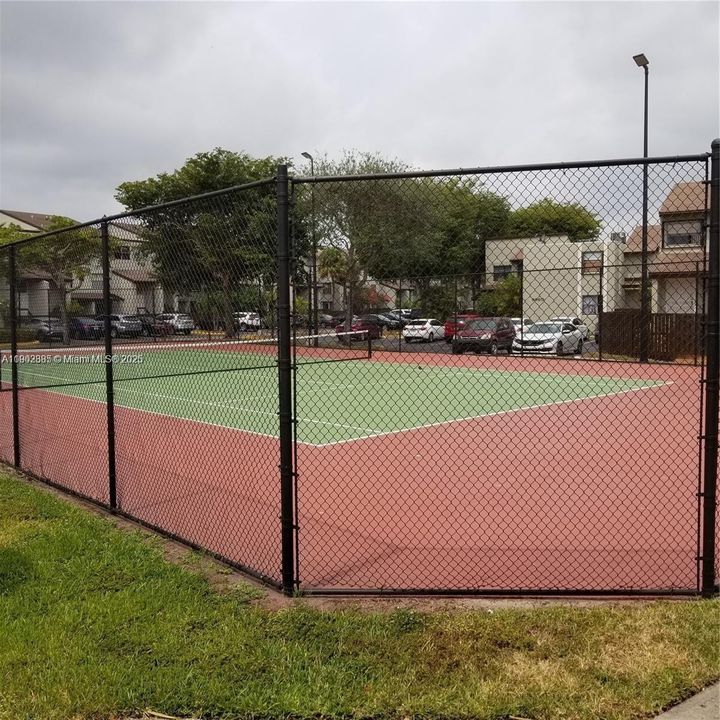 Active With Contract: $2,400 (2 beds, 2 baths, 1520 Square Feet)