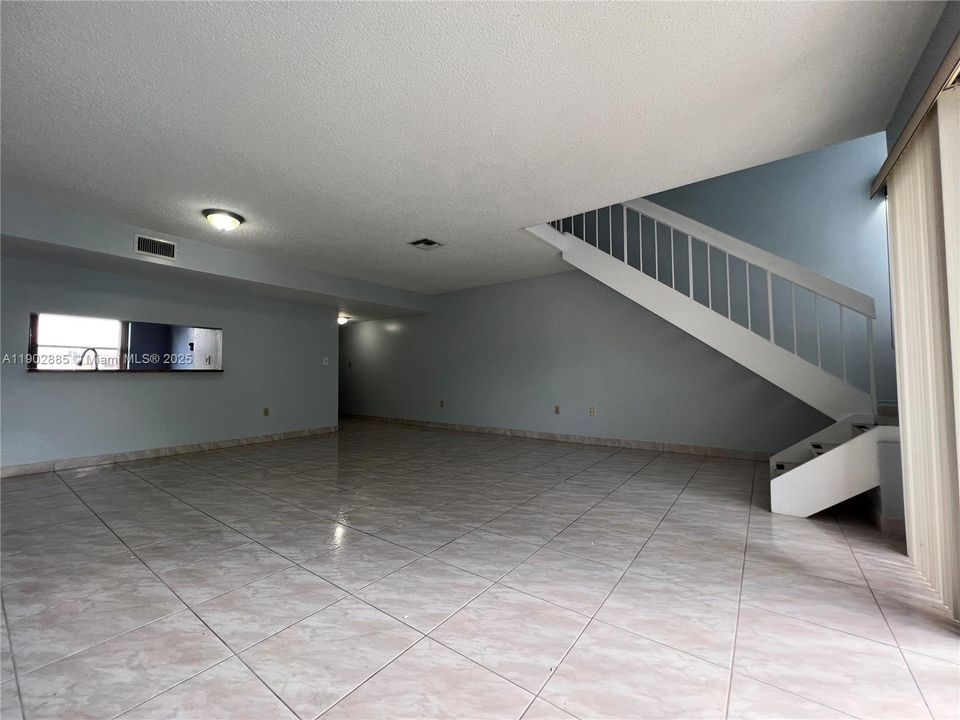 Active With Contract: $2,400 (2 beds, 2 baths, 1520 Square Feet)