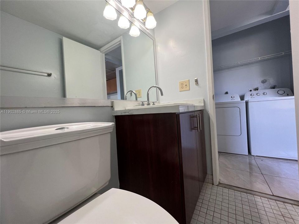 Active With Contract: $2,400 (2 beds, 2 baths, 1520 Square Feet)