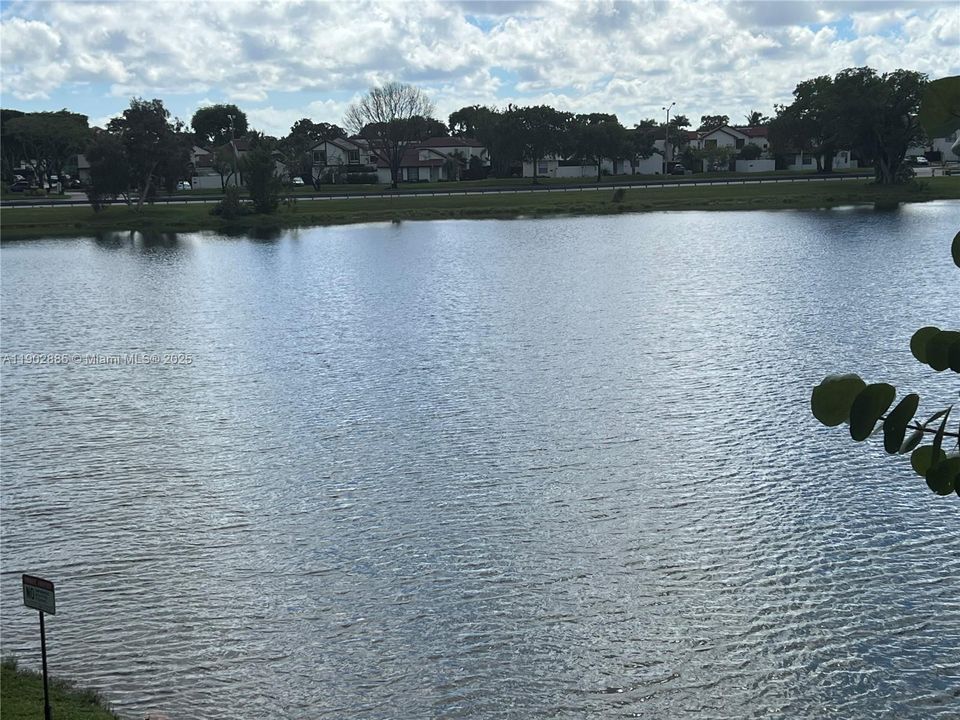 Active With Contract: $2,400 (2 beds, 2 baths, 1520 Square Feet)