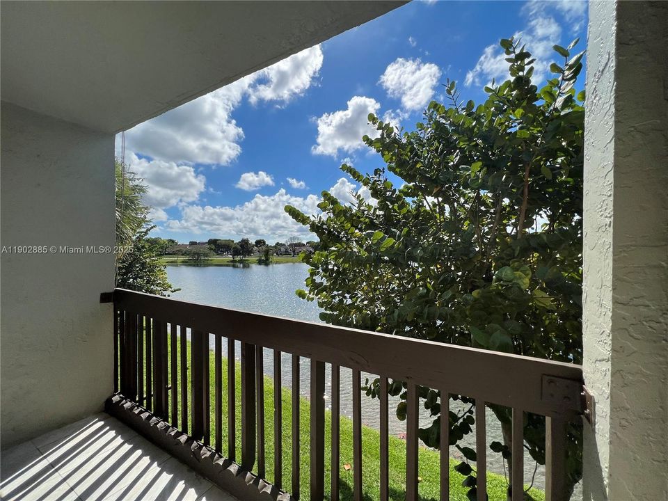 Active With Contract: $2,400 (2 beds, 2 baths, 1520 Square Feet)