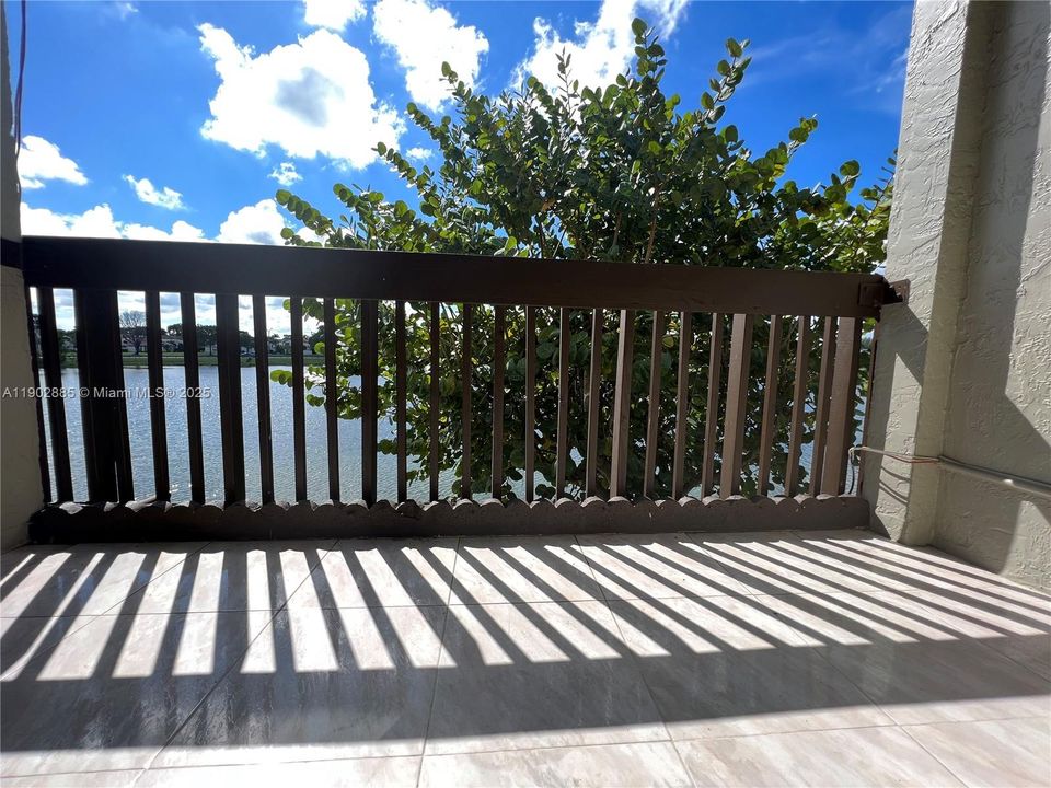 Active With Contract: $2,400 (2 beds, 2 baths, 1520 Square Feet)