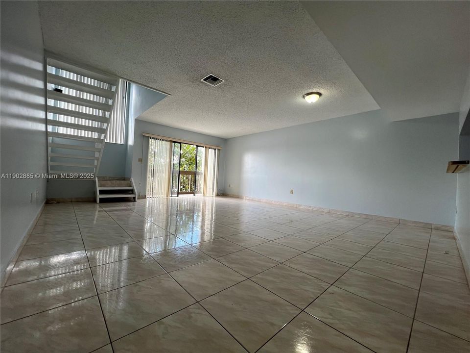 Active With Contract: $2,400 (2 beds, 2 baths, 1520 Square Feet)