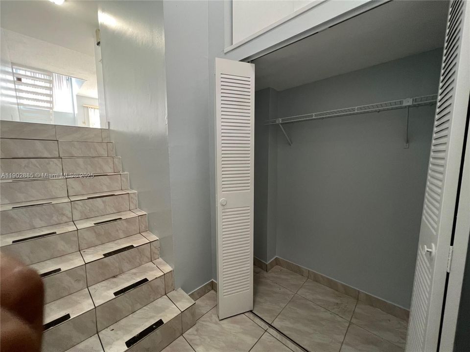 Active With Contract: $2,400 (2 beds, 2 baths, 1520 Square Feet)