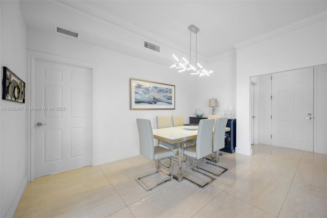 For Sale: $665,000 (2 beds, 2 baths, 1314 Square Feet)