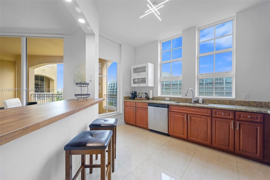 For Sale: $665,000 (2 beds, 2 baths, 1314 Square Feet)