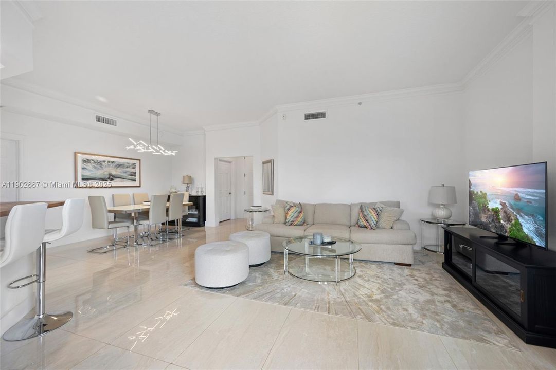 For Sale: $665,000 (2 beds, 2 baths, 1314 Square Feet)
