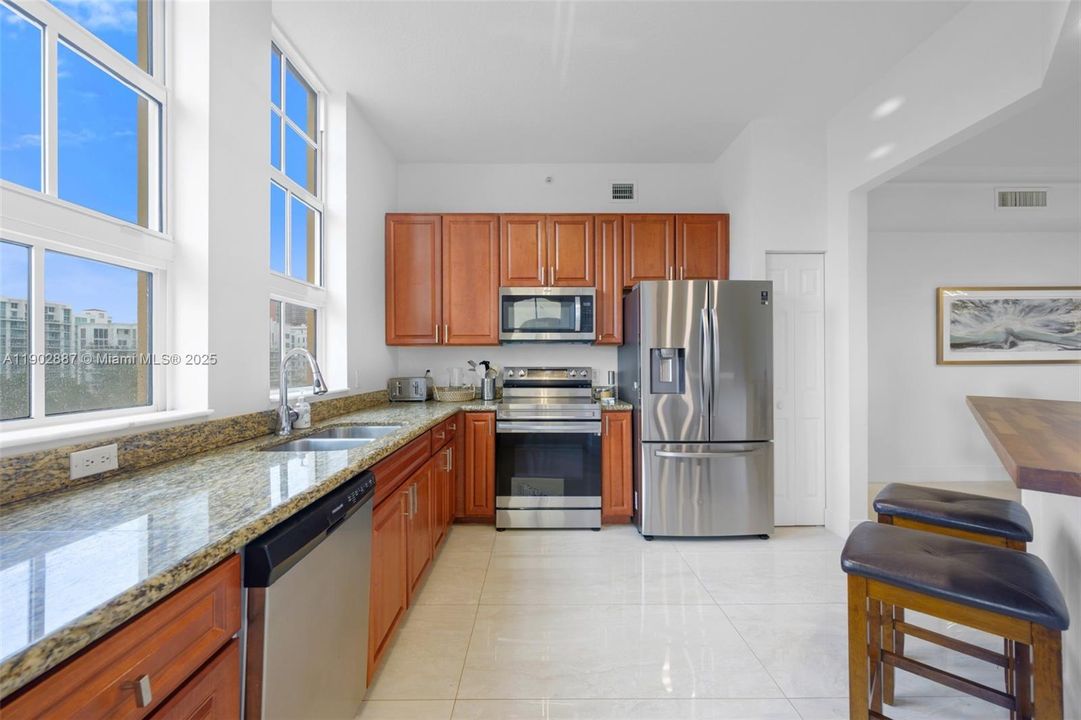For Sale: $665,000 (2 beds, 2 baths, 1314 Square Feet)