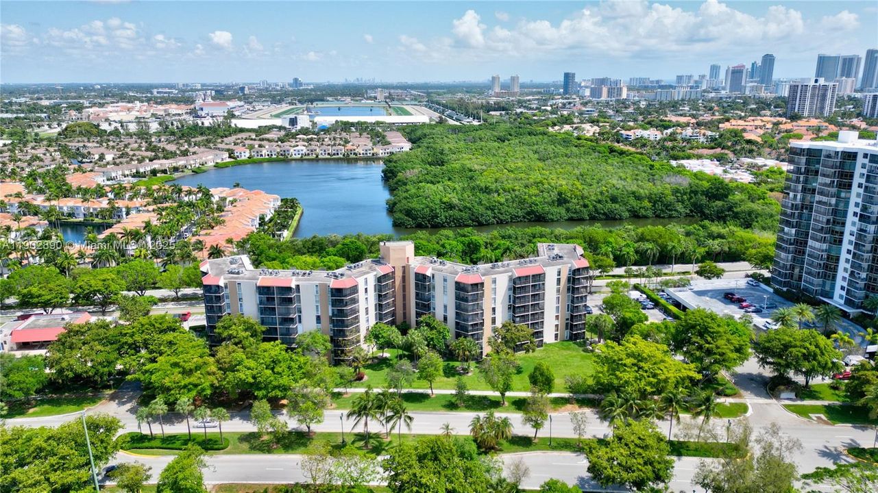 For Rent: $1,700 (1 beds, 1 baths, 741 Square Feet)