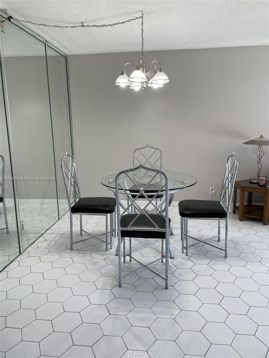 For Rent: $1,700 (1 beds, 1 baths, 741 Square Feet)