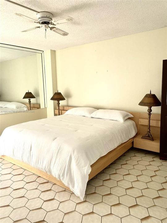 For Rent: $1,700 (1 beds, 1 baths, 741 Square Feet)