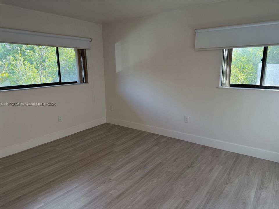 合同活跃: $390,000 (3 贝兹, 2 浴室, 1239 平方英尺)