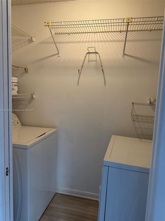 合同活跃: $390,000 (3 贝兹, 2 浴室, 1239 平方英尺)