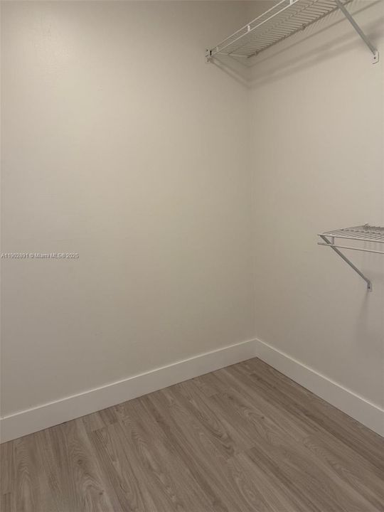 合同活跃: $390,000 (3 贝兹, 2 浴室, 1239 平方英尺)