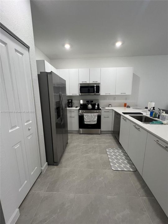 For Rent: $3,050 (3 beds, 2 baths, 1393 Square Feet)