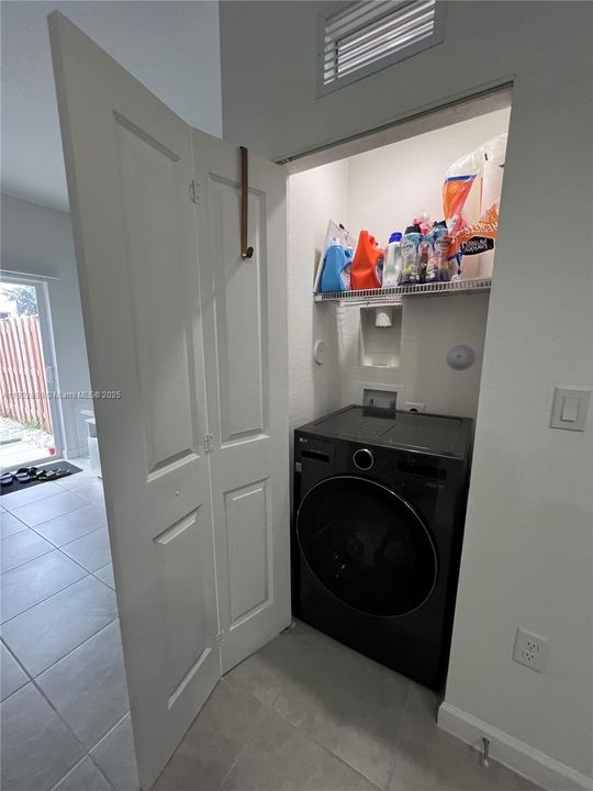 For Rent: $3,050 (3 beds, 2 baths, 1393 Square Feet)