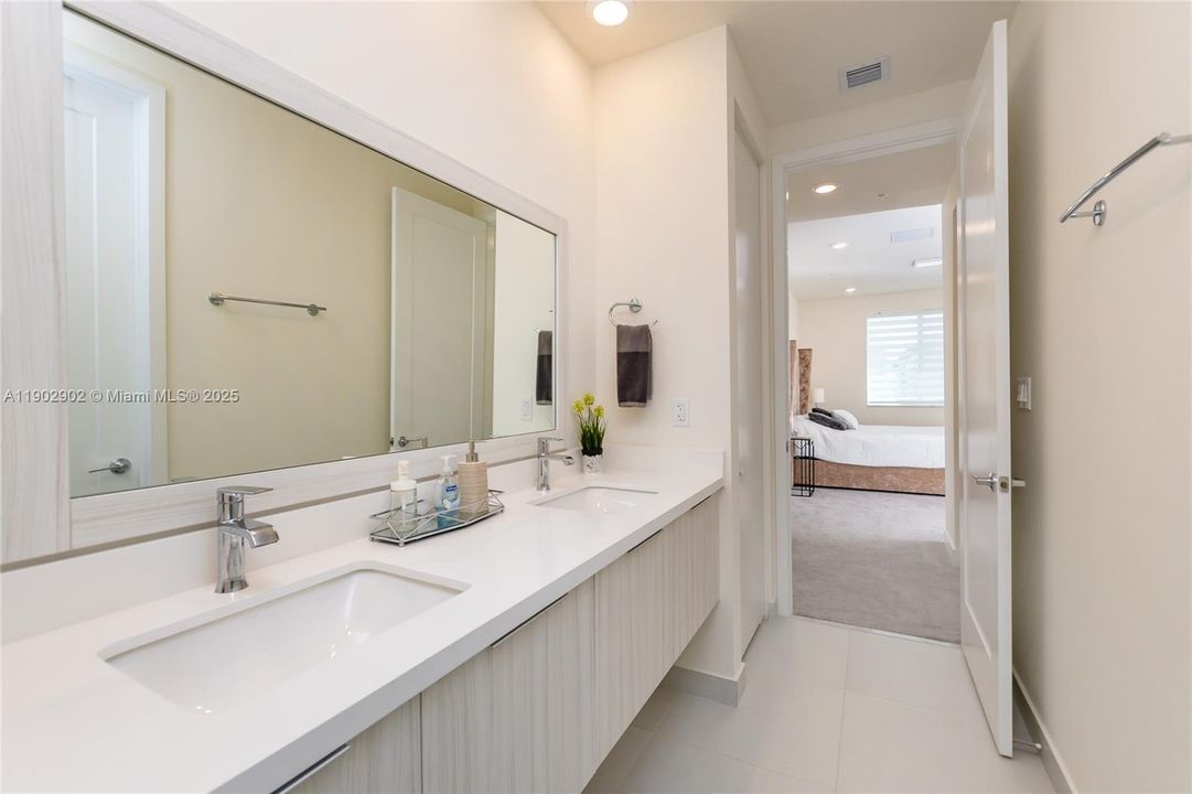 For Rent: $3,650 (3 beds, 2 baths, 1102 Square Feet)