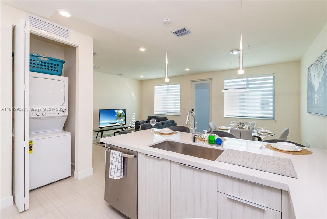 For Rent: $3,650 (3 beds, 2 baths, 1102 Square Feet)