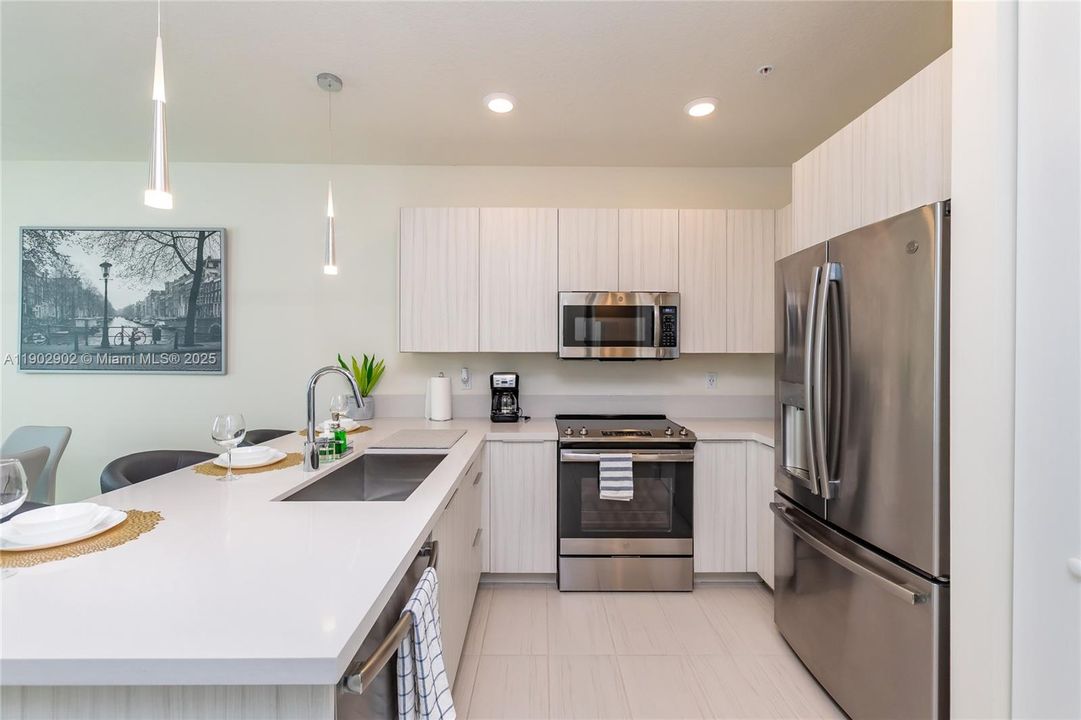 For Rent: $3,650 (3 beds, 2 baths, 1102 Square Feet)