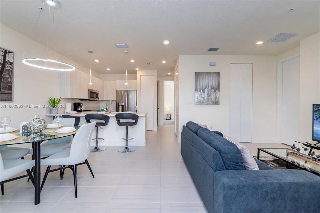 For Rent: $3,650 (3 beds, 2 baths, 1102 Square Feet)