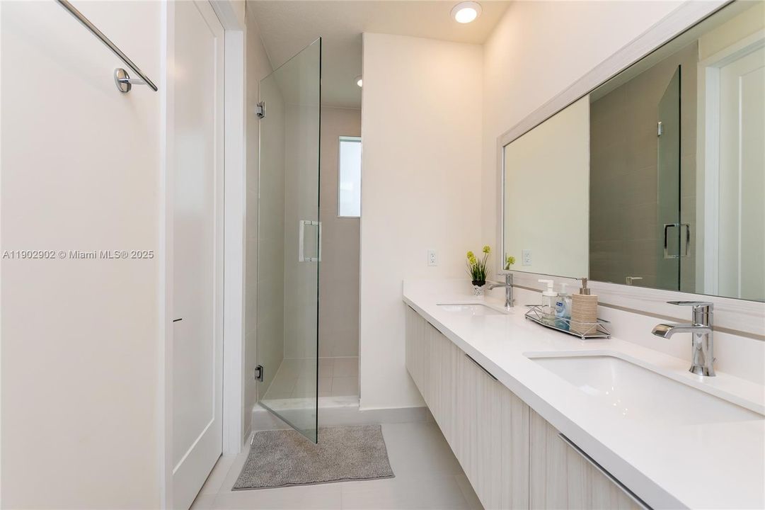 For Rent: $3,650 (3 beds, 2 baths, 1102 Square Feet)