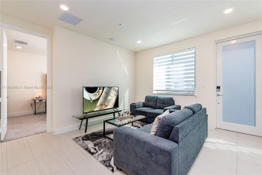 For Rent: $3,650 (3 beds, 2 baths, 1102 Square Feet)