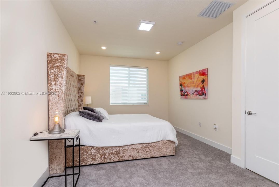 For Rent: $3,650 (3 beds, 2 baths, 1102 Square Feet)