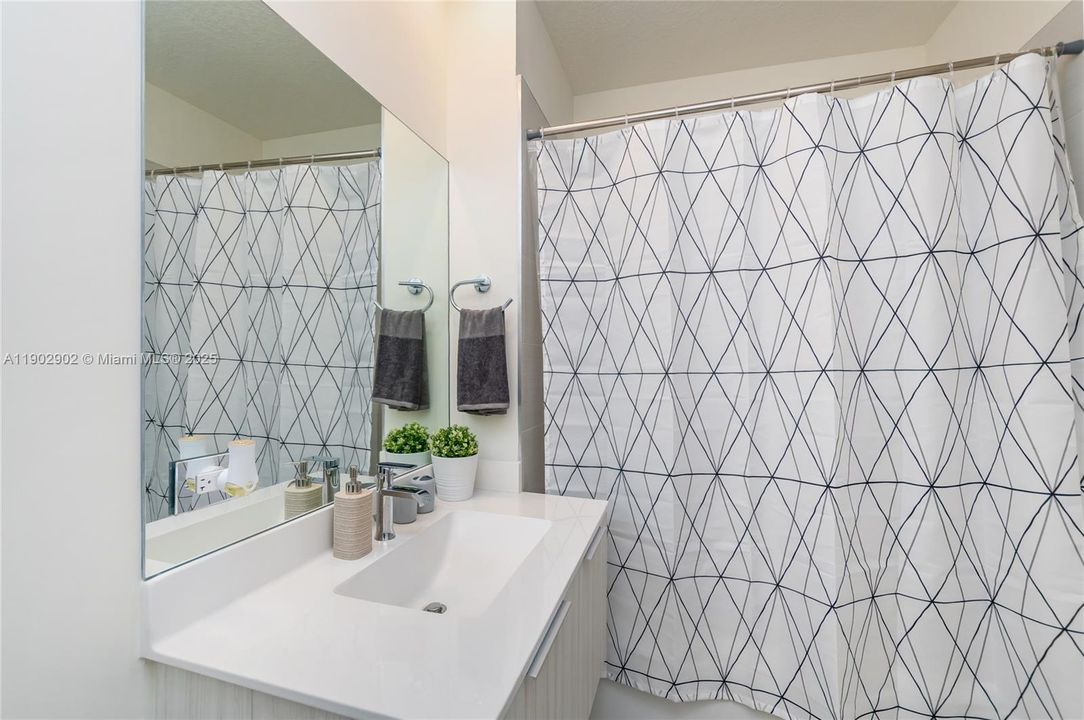 For Rent: $3,650 (3 beds, 2 baths, 1102 Square Feet)