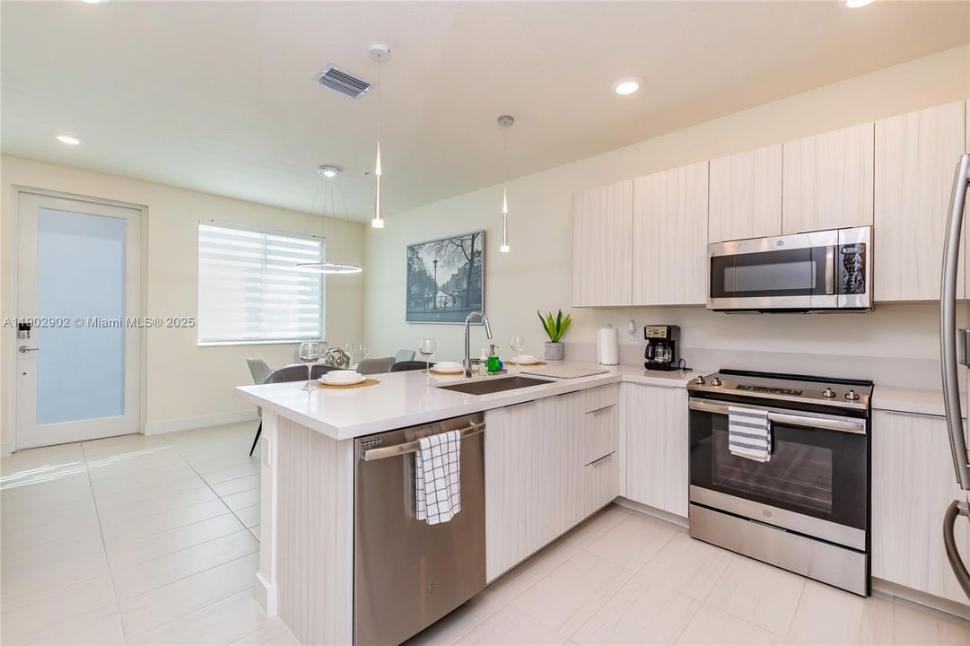 For Rent: $3,650 (3 beds, 2 baths, 1102 Square Feet)