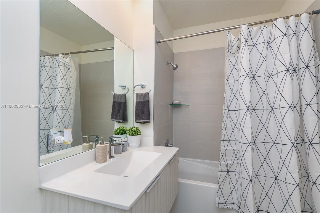 For Rent: $3,650 (3 beds, 2 baths, 1102 Square Feet)