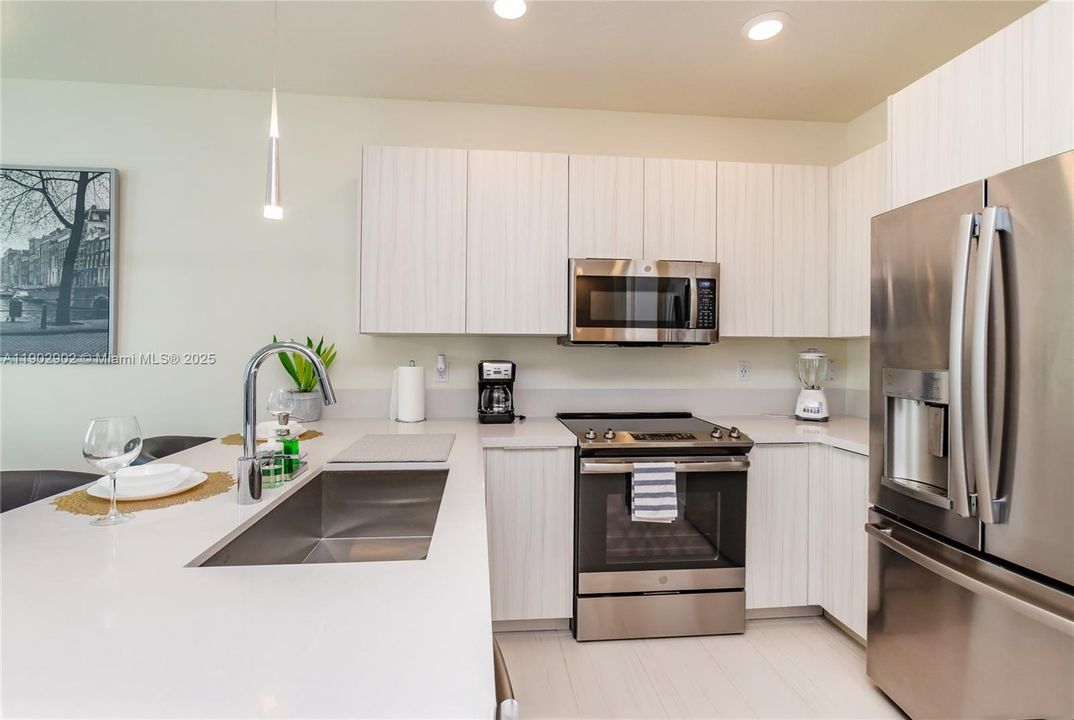 For Rent: $3,650 (3 beds, 2 baths, 1102 Square Feet)