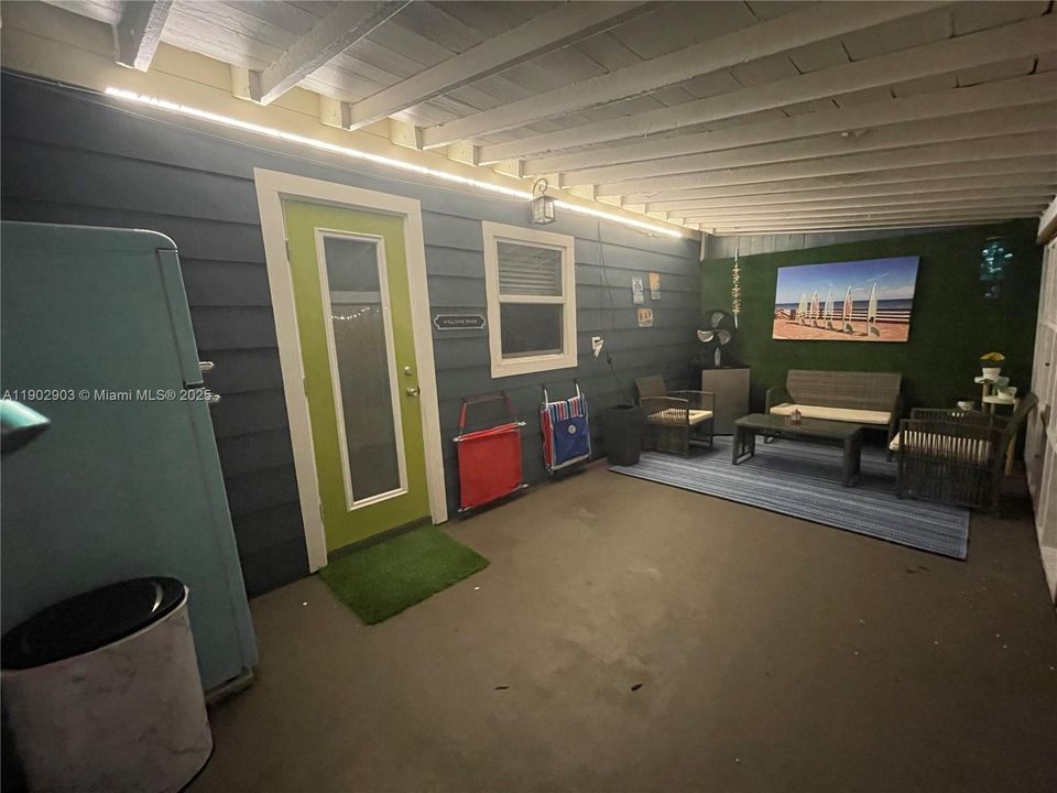 For Rent: $2,500 (0 beds, 1 baths, 364 Square Feet)