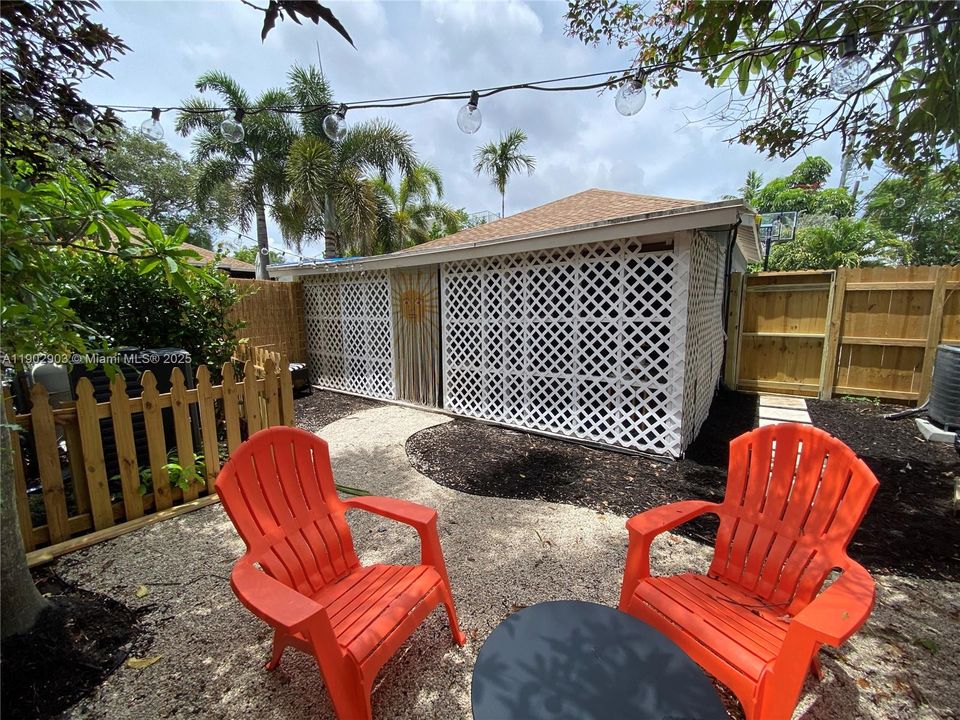 For Rent: $2,500 (0 beds, 1 baths, 364 Square Feet)