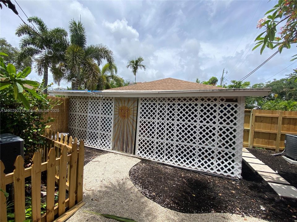 For Rent: $2,500 (0 beds, 1 baths, 364 Square Feet)