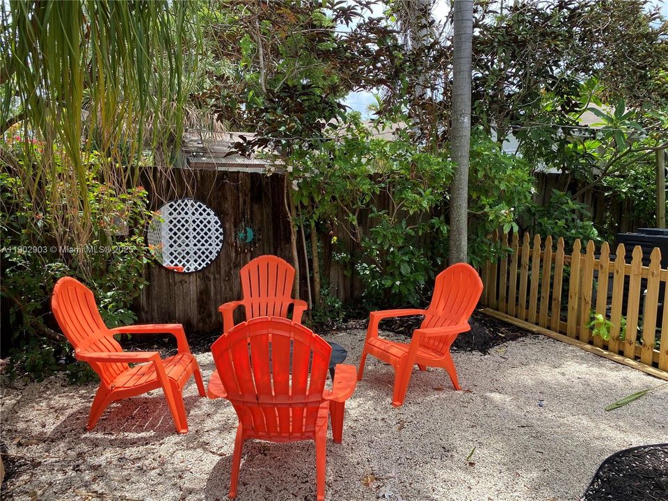 For Rent: $2,500 (0 beds, 1 baths, 364 Square Feet)