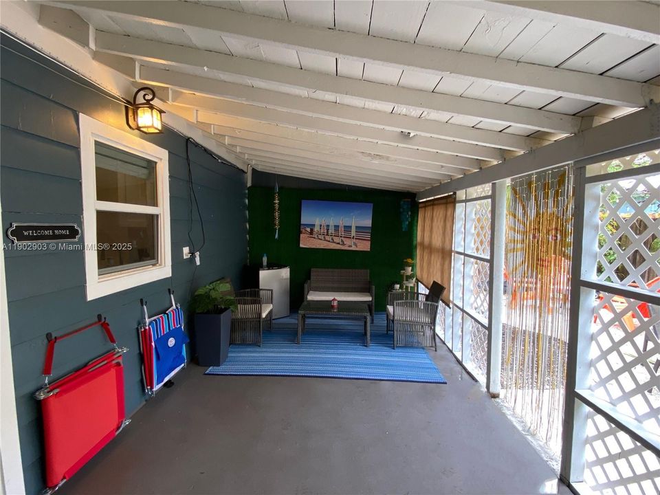 For Rent: $2,500 (0 beds, 1 baths, 364 Square Feet)