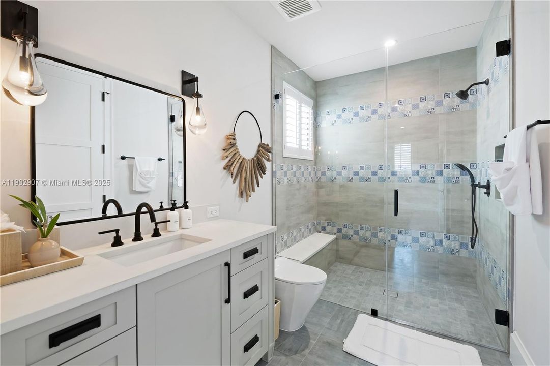 For Sale: $749,000 (5 beds, 4 baths, 3963 Square Feet)