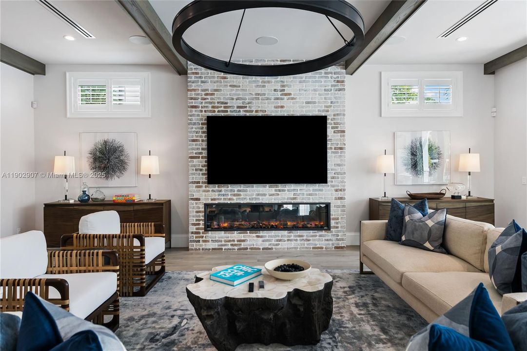 For Sale: $749,000 (5 beds, 4 baths, 3963 Square Feet)