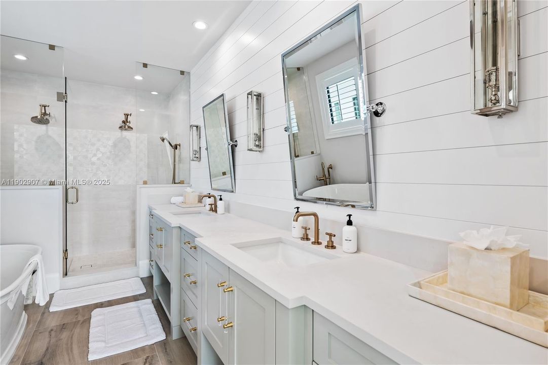 For Sale: $749,000 (5 beds, 4 baths, 3963 Square Feet)