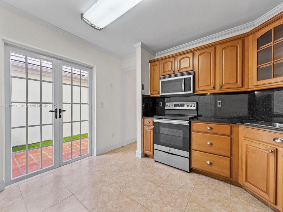 Activo con contrato: $4,200 (3 camas, 2 baños, 1869 Pies cuadrados)