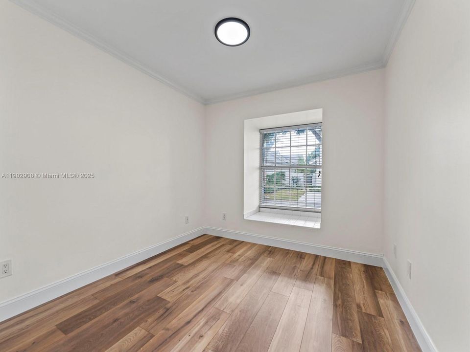 Activo con contrato: $4,200 (3 camas, 2 baños, 1869 Pies cuadrados)