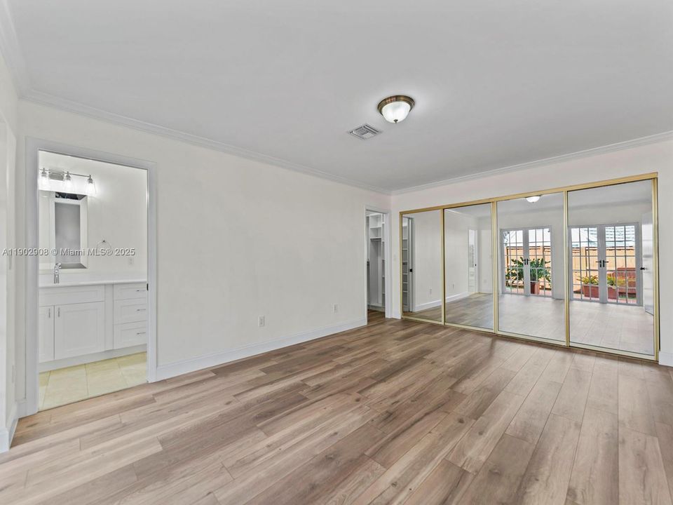 Activo con contrato: $4,200 (3 camas, 2 baños, 1869 Pies cuadrados)