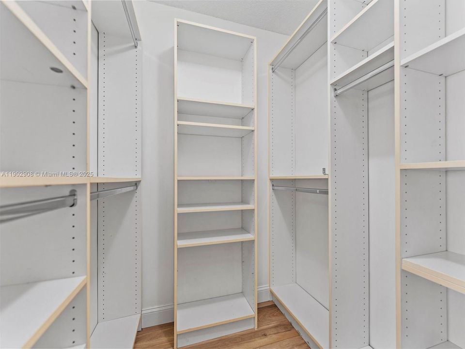 Activo con contrato: $4,200 (3 camas, 2 baños, 1869 Pies cuadrados)