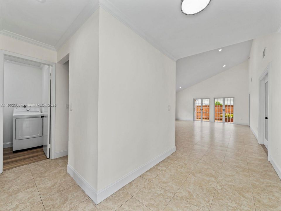 Activo con contrato: $4,200 (3 camas, 2 baños, 1869 Pies cuadrados)